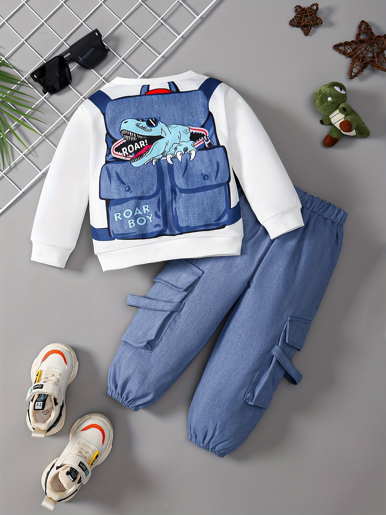2pcs set round neck sweatshirt with real pockets and dinosaur backpack print
