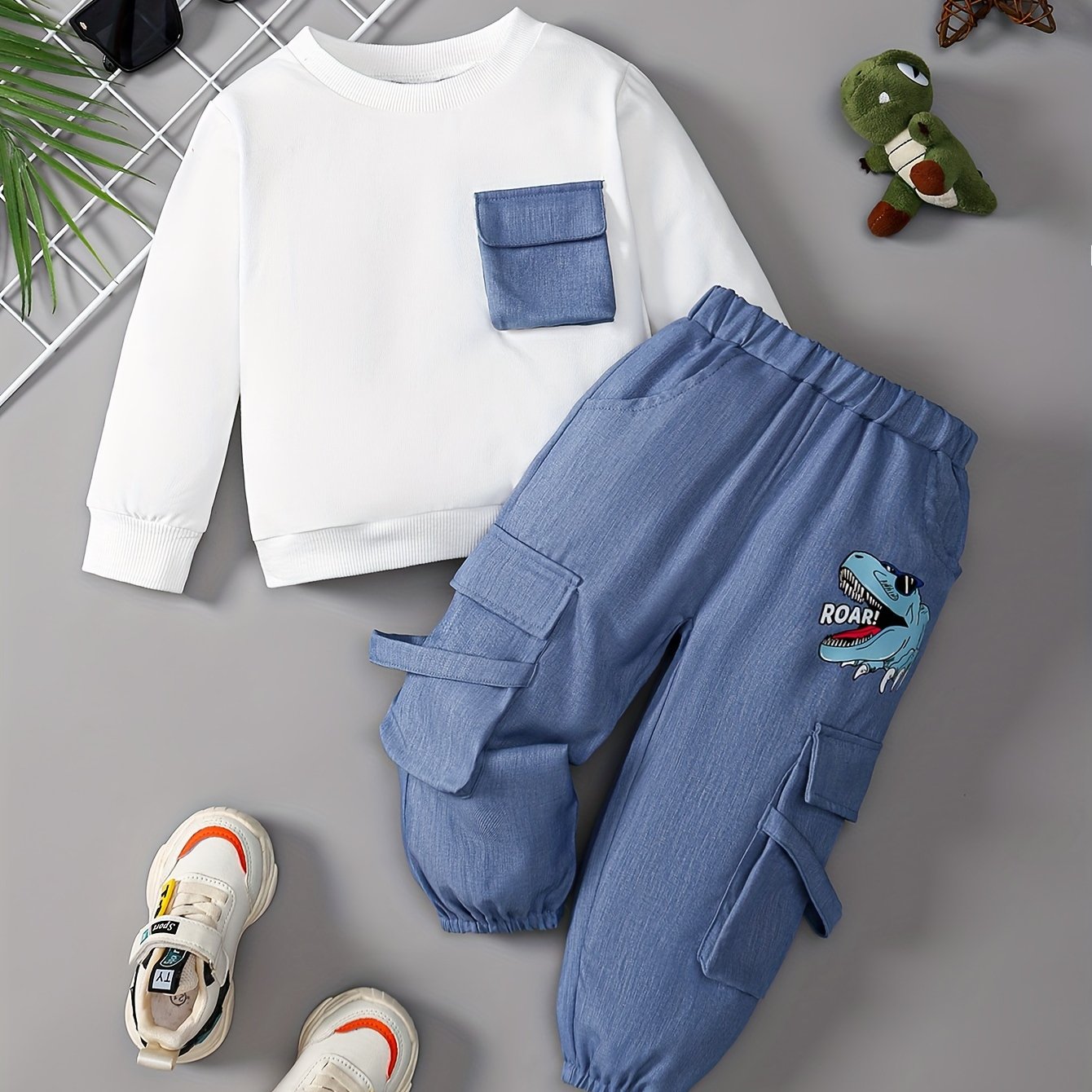 2pcs set round neck sweatshirt with real pockets and dinosaur backpack print