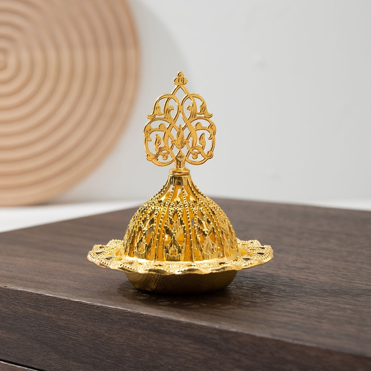 1pc Elegant Golden Hollow-Out Resin Incense Burner - Luxurious Metal Aromatherapy Decor with Intricate Lace Patterns, Perfect for Home or Office Ambiance, Home Fragrance