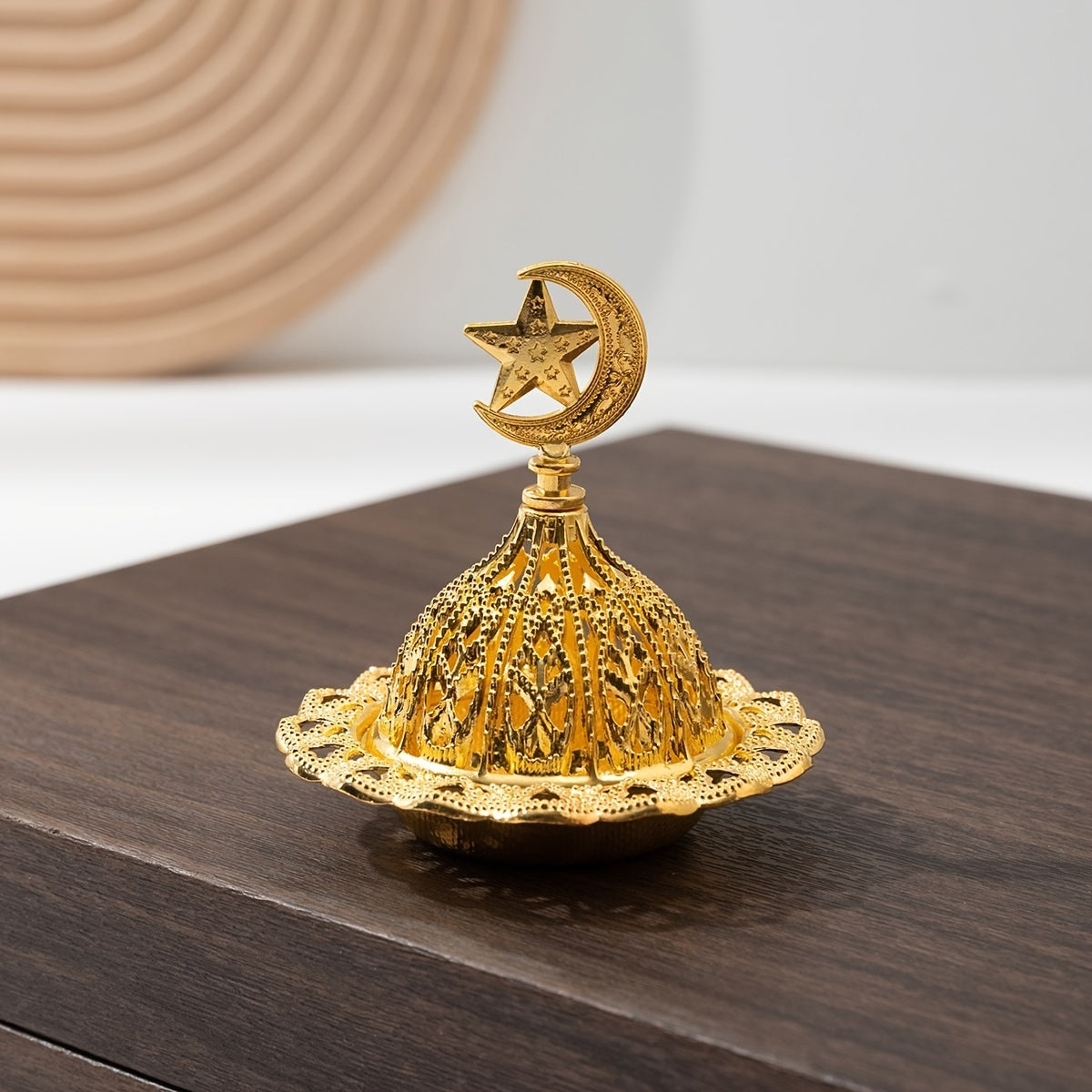 1pc Elegant Golden Hollow-Out Resin Incense Burner - Luxurious Metal Aromatherapy Decor with Intricate Lace Patterns, Perfect for Home or Office Ambiance, Home Fragrance