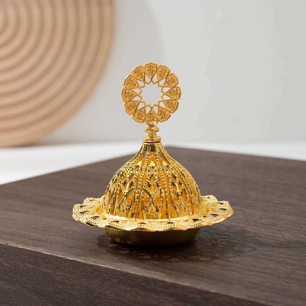 1pc Elegant Golden Hollow-Out Resin Incense Burner - Luxurious Metal Aromatherapy Decor with Intricate Lace Patterns, Perfect for Home or Office Ambiance, Home Fragrance