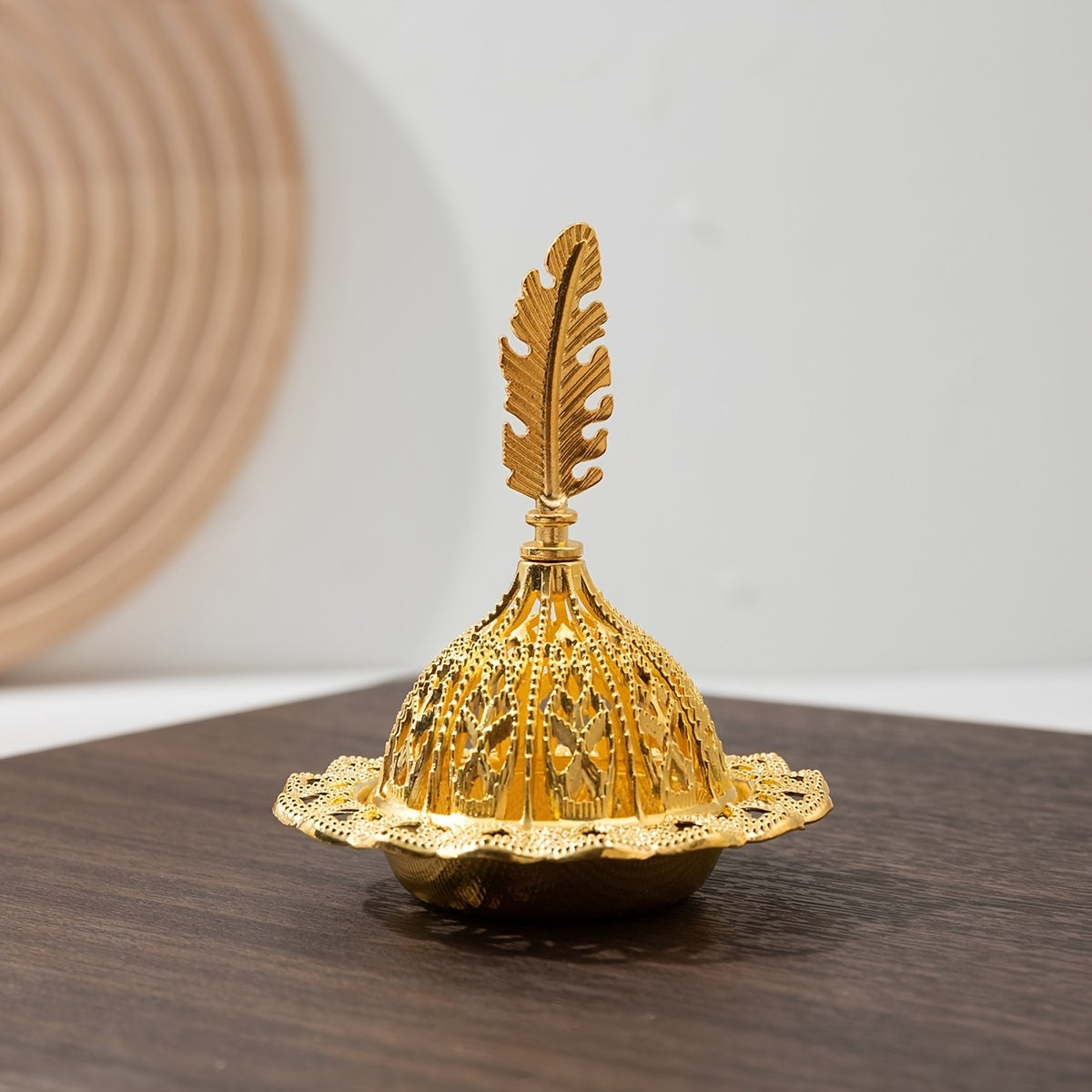 1pc Elegant Golden Hollow-Out Resin Incense Burner - Luxurious Metal Aromatherapy Decor with Intricate Lace Patterns, Perfect for Home or Office Ambiance, Home Fragrance