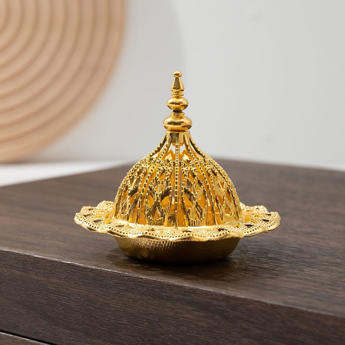 1pc Elegant Golden Hollow-Out Resin Incense Burner - Luxurious Metal Aromatherapy Decor with Intricate Lace Patterns, Perfect for Home or Office Ambiance, Home Fragrance